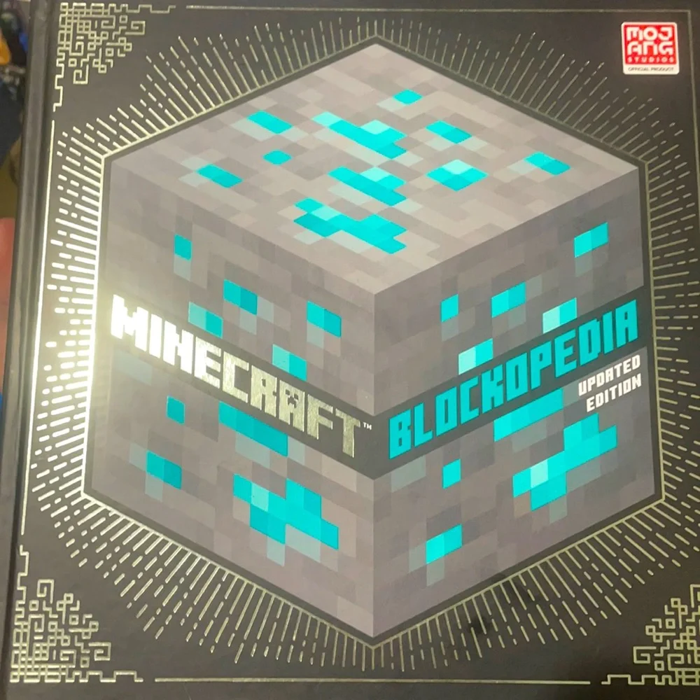 NEW! Minecraft : Blockopedia: Updated Edition Never Used! Only opened for photos